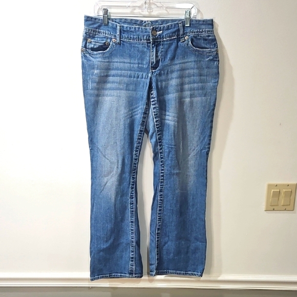 Maurices Blue Straight Leg Jeans Comfortable Classic Style - Picture 1 of 13
